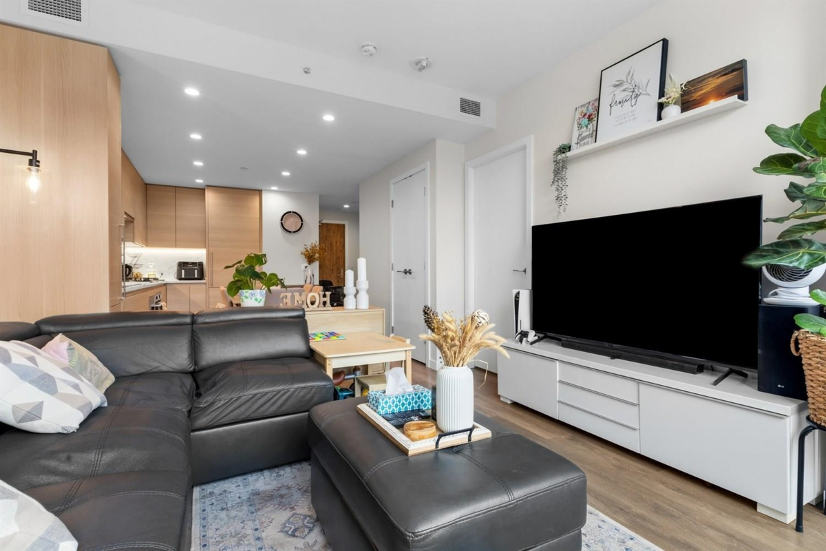 Dining Area Photo of 603 305 Morrissey Road, Port Moody, BC