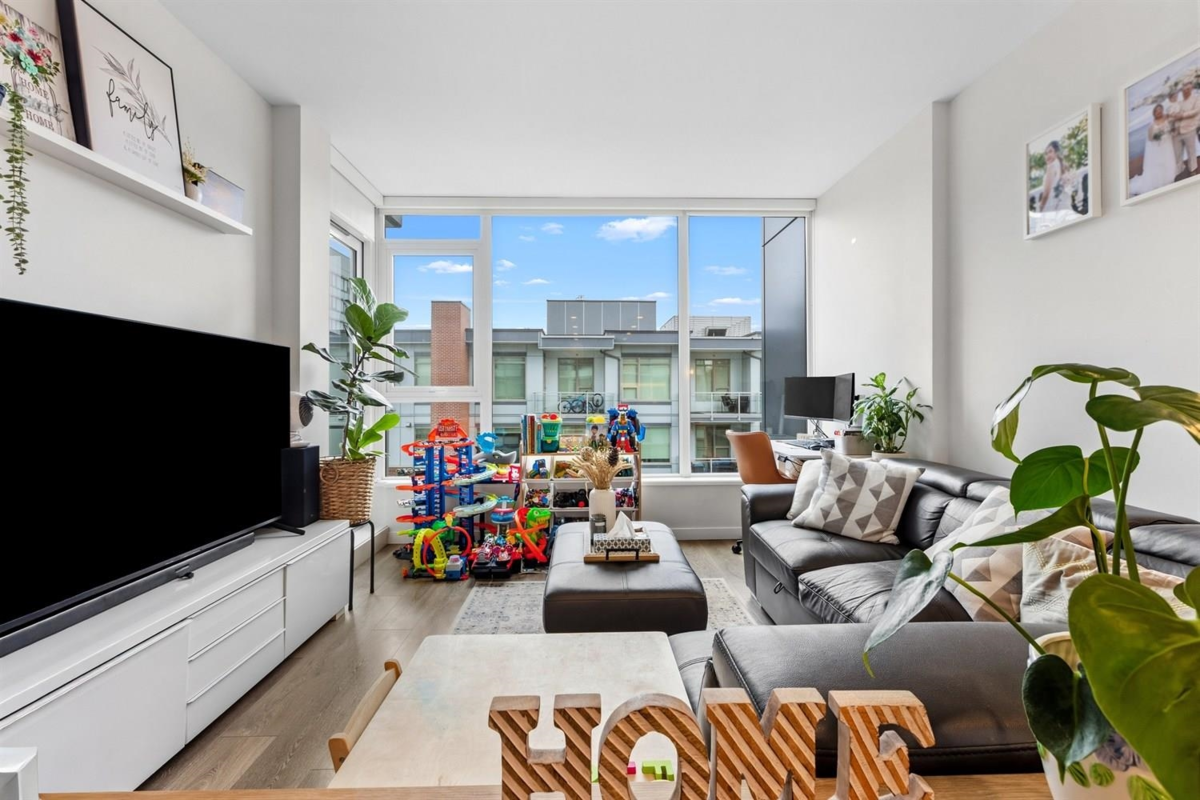 Kitchen Photo of 603 305 Morrissey Road, Port Moody, BC