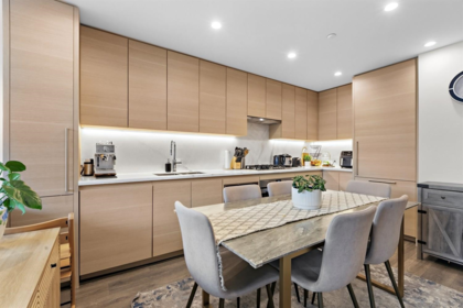 603 305 Morrissey Road, Port Moody, BC, Port Moody Centre — 1 bed apartment/condo for sale