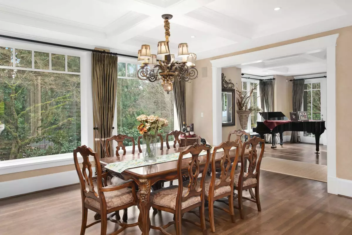 Breakfast Nook Photo of 2060 Gisby Street, West Vancouver, BC