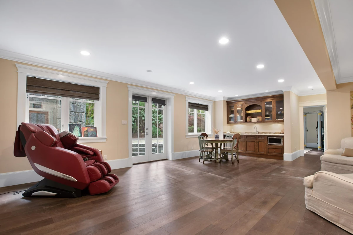 Hallway Photo of 2060 Gisby Street, West Vancouver, BC