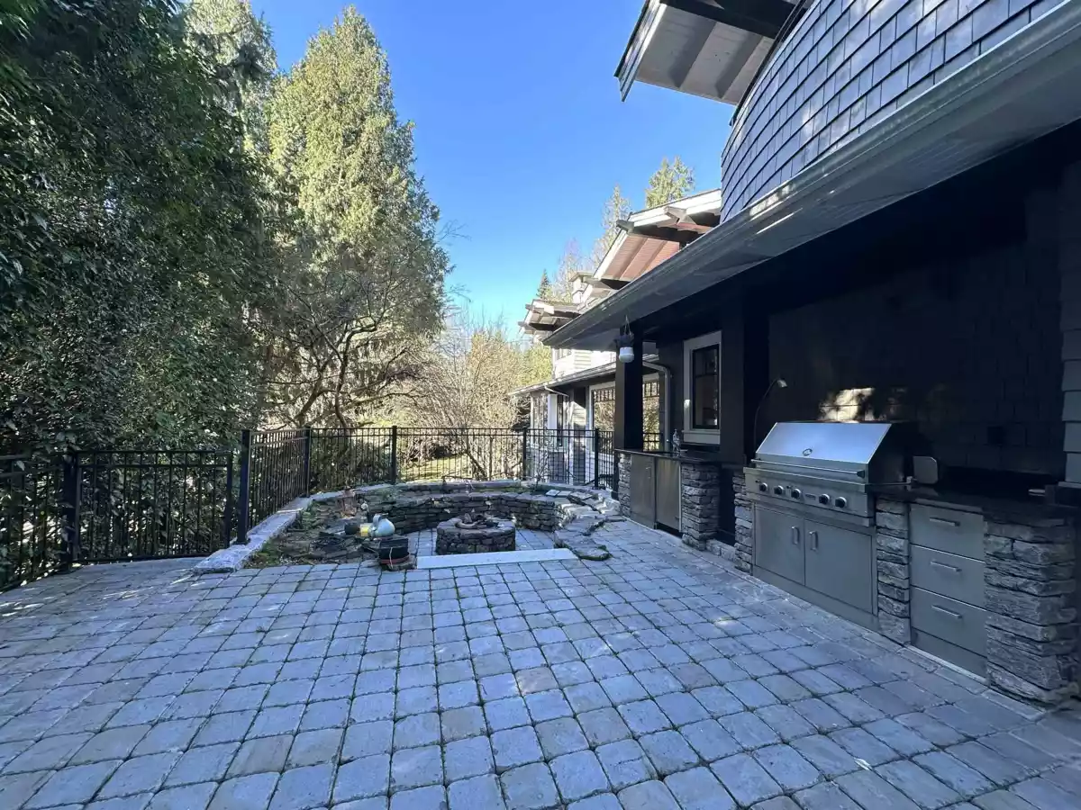 Outdoor Kitchen Photo of 2060 Gisby Street, West Vancouver, BC