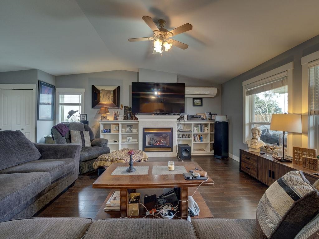 Kitchen Island Photo of 5641 Nickerson Road, Sechelt, BC