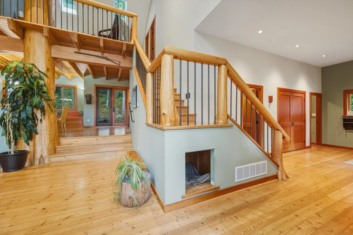Breakfast Nook Photo of 2 Walkerville Road, Pemberton, BC