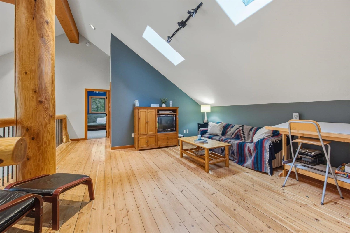 Entry Foyer Photo of 2 Walkerville Road, Pemberton, BC