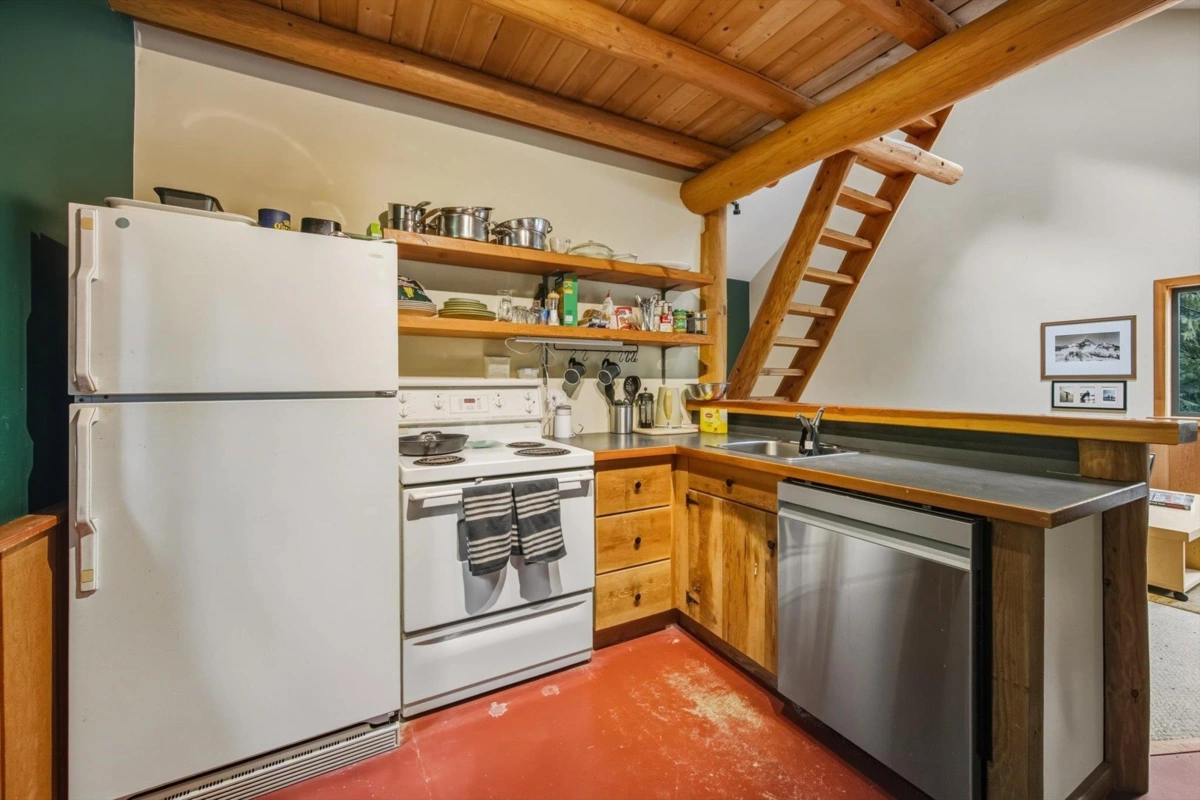 Front Yard Photo of 2 Walkerville Road, Pemberton, BC