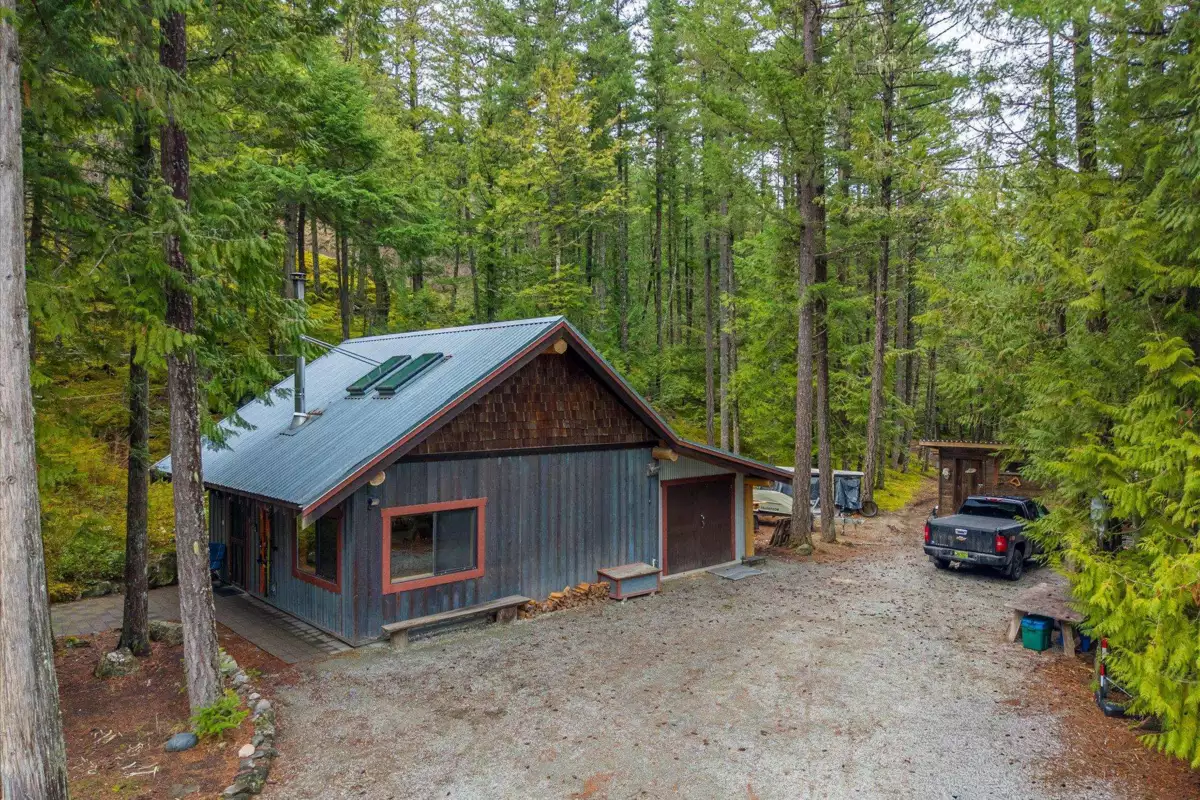 Outdoor Deck Photo of 2 Walkerville Road, Pemberton, BC
