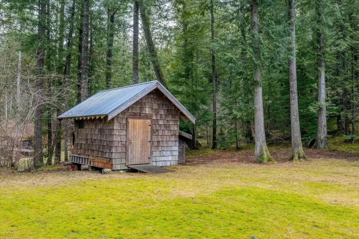 Outdoor Kitchen Photo of 2 Walkerville Road, Pemberton, BC