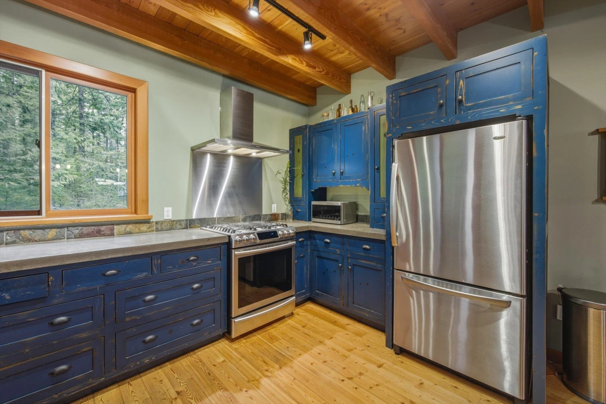 Walk-In Closet Photo of 2 Walkerville Road, Pemberton, BC