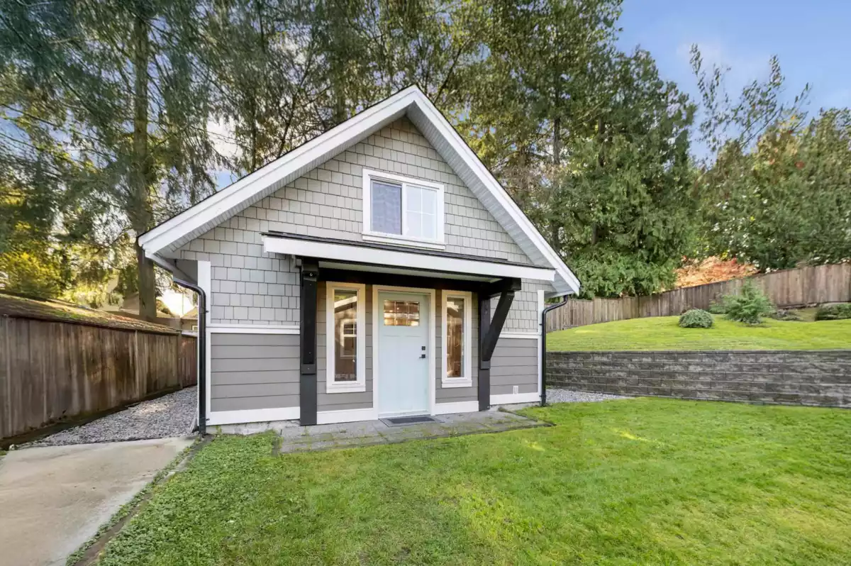 Front Yard Photo of 20492 43 Avenue, Langley, BC