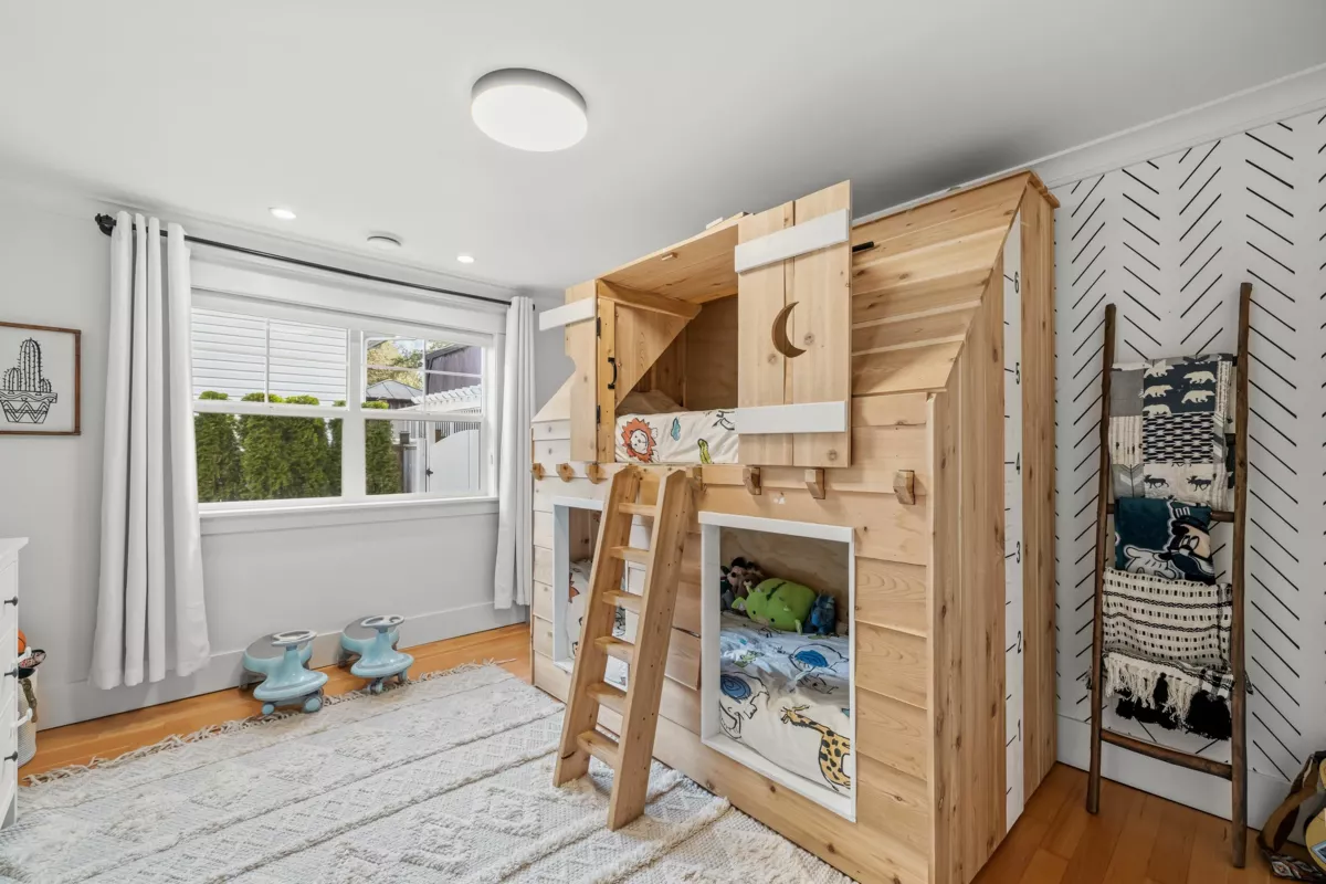Guest Bathroom Photo of 20492 43 Avenue, Langley, BC