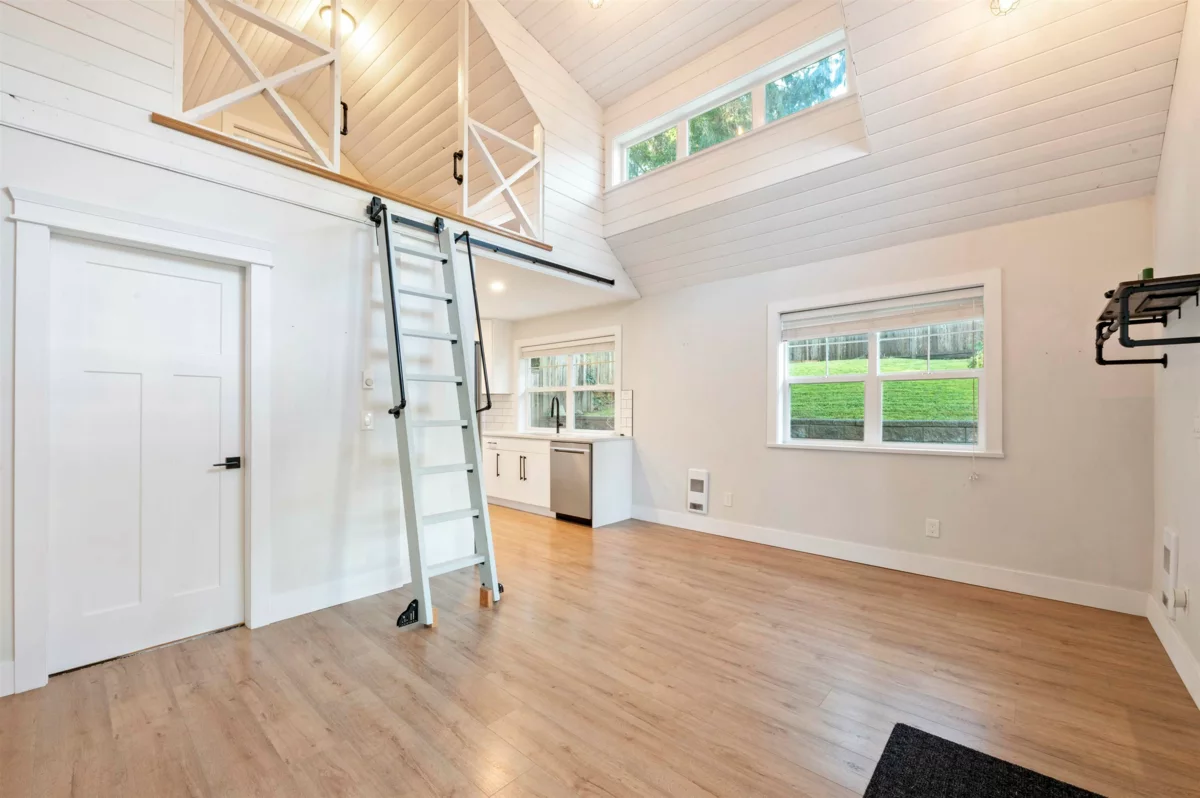 Hot Tub / Spa Photo of 20492 43 Avenue, Langley, BC