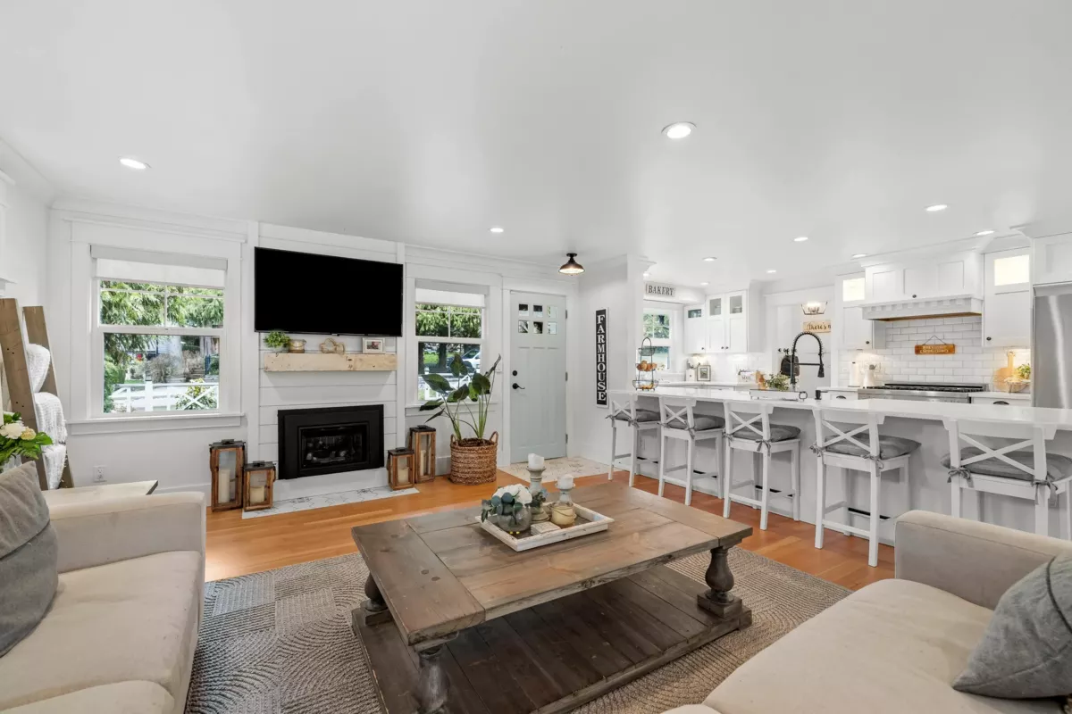 Kitchen Island Photo of 20492 43 Avenue, Langley, BC