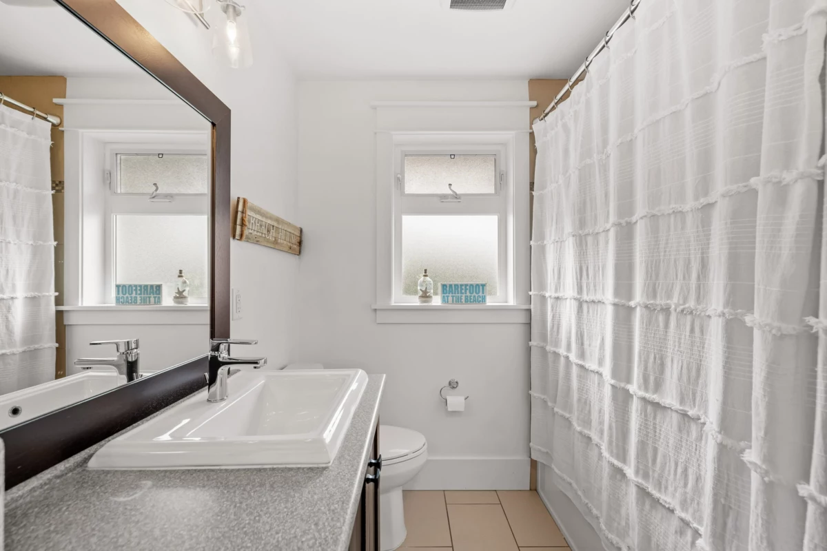 Powder Room Photo of 20492 43 Avenue, Langley, BC