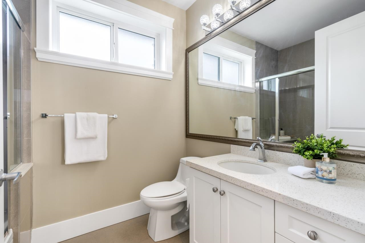 Entry Foyer Photo of 5828 Quebec Street, Vancouver, BC