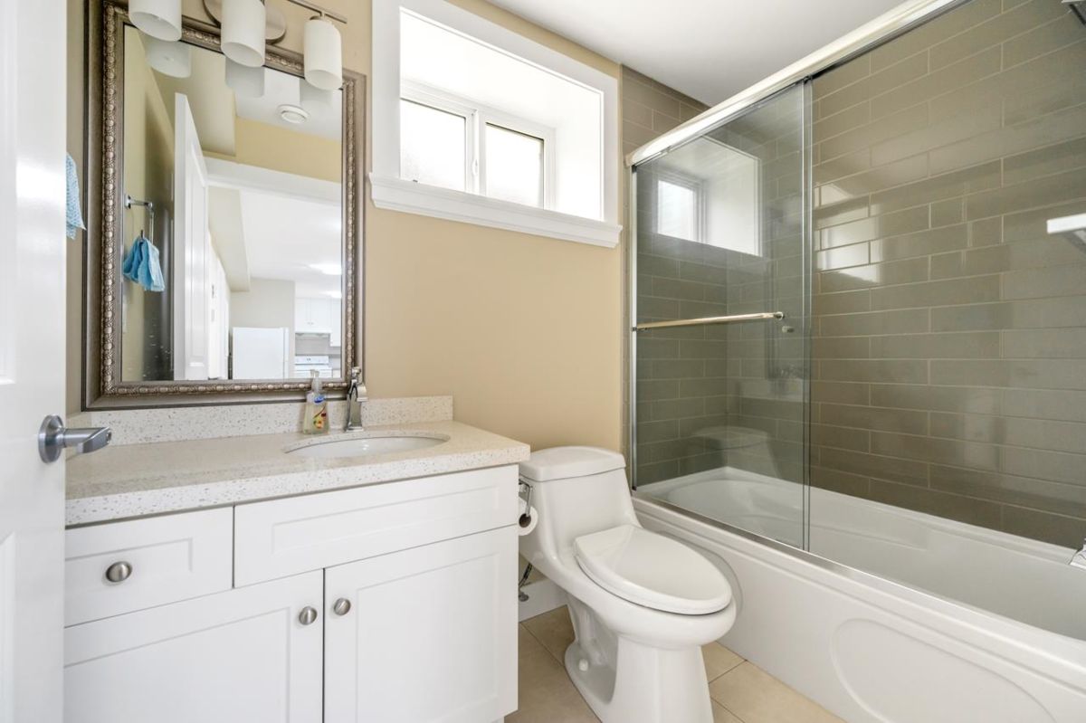 Front Yard Photo of 5828 Quebec Street, Vancouver, BC