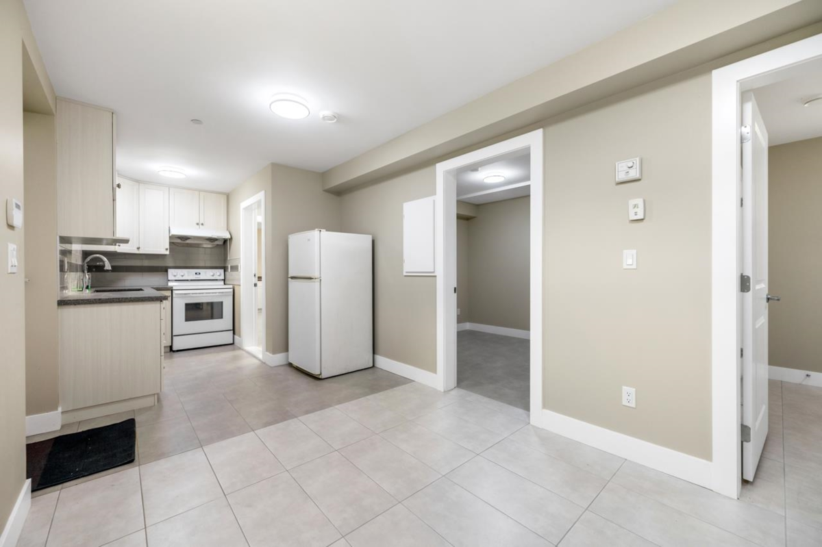 Hallway Photo of 5828 Quebec Street, Vancouver, BC