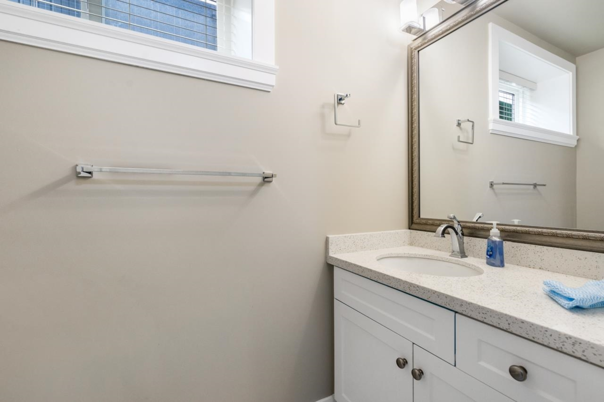 Hot Tub / Spa Photo of 5828 Quebec Street, Vancouver, BC