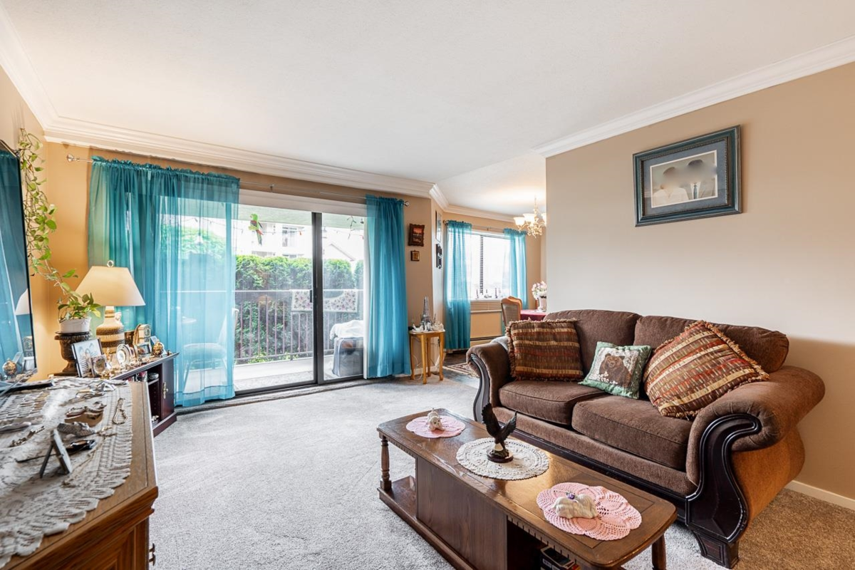 Breakfast Nook Photo of 134 31955 Old Yale Road, Abbotsford, BC