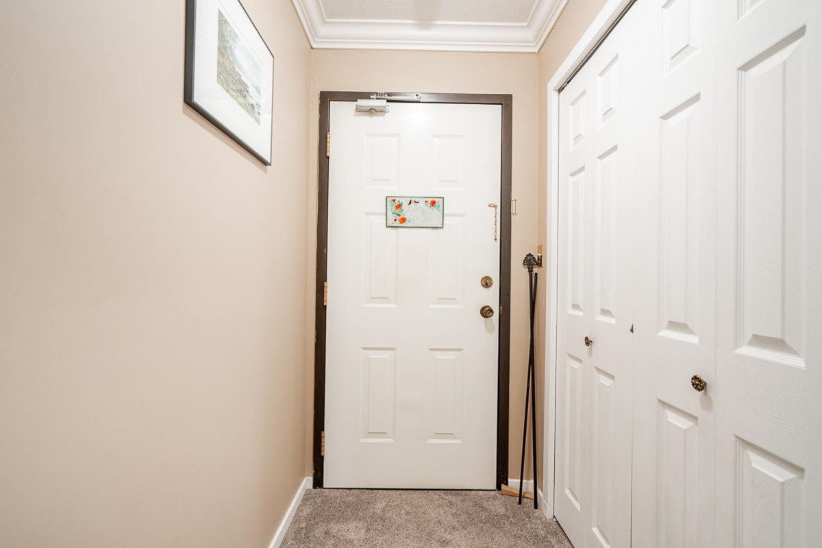 Kitchen Island Photo of 134 31955 Old Yale Road, Abbotsford, BC
