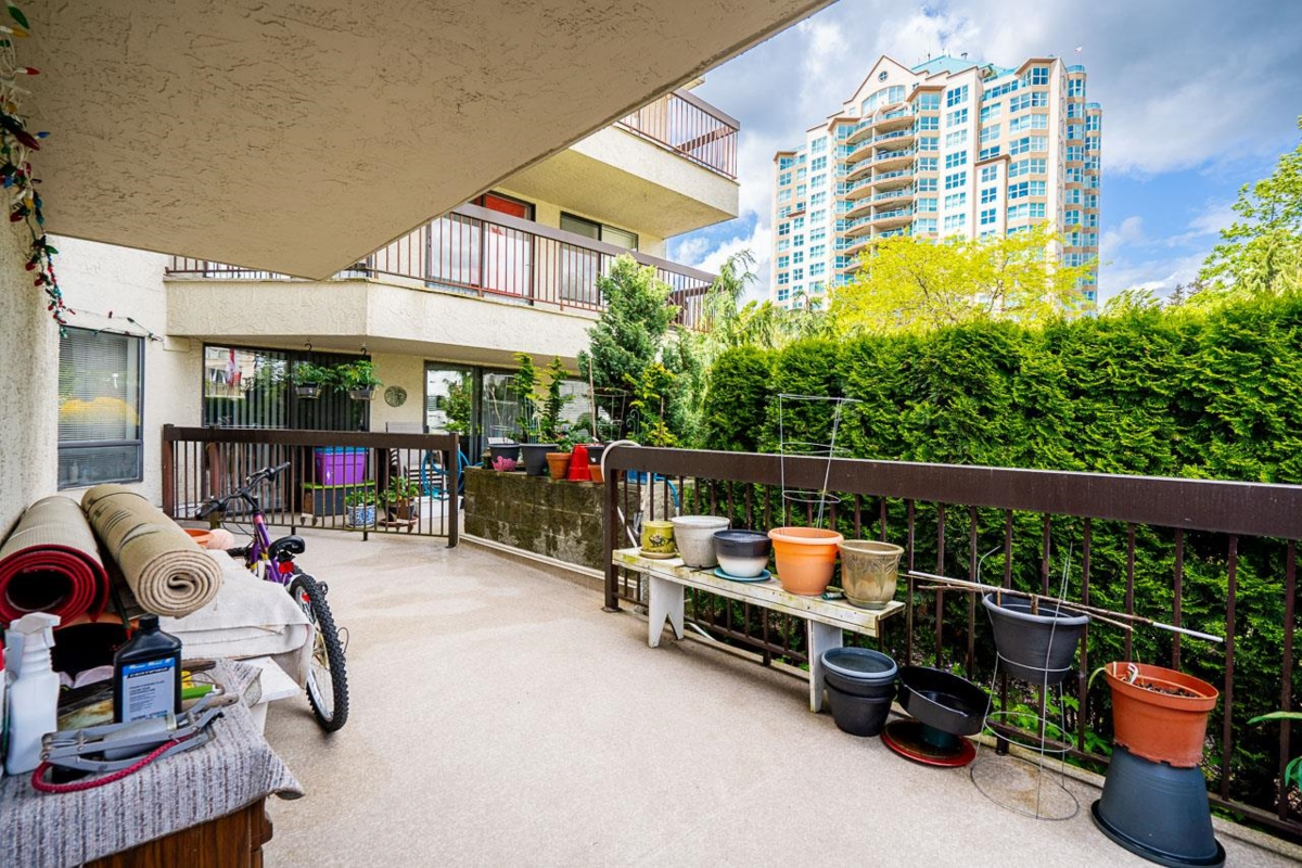 Staircase Photo of 134 31955 Old Yale Road, Abbotsford, BC