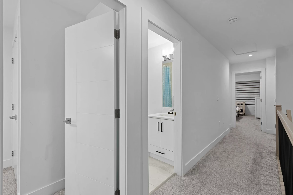 Guest Bathroom Photo of 15 9652 162a Street, Surrey, BC