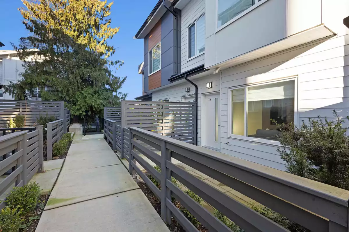 Living Room Photo of 15 9652 162a Street, Surrey, BC