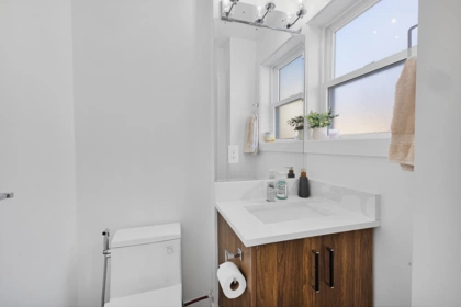 Kitchen Island Photo of 15 9652 162a Street, Surrey, BC
