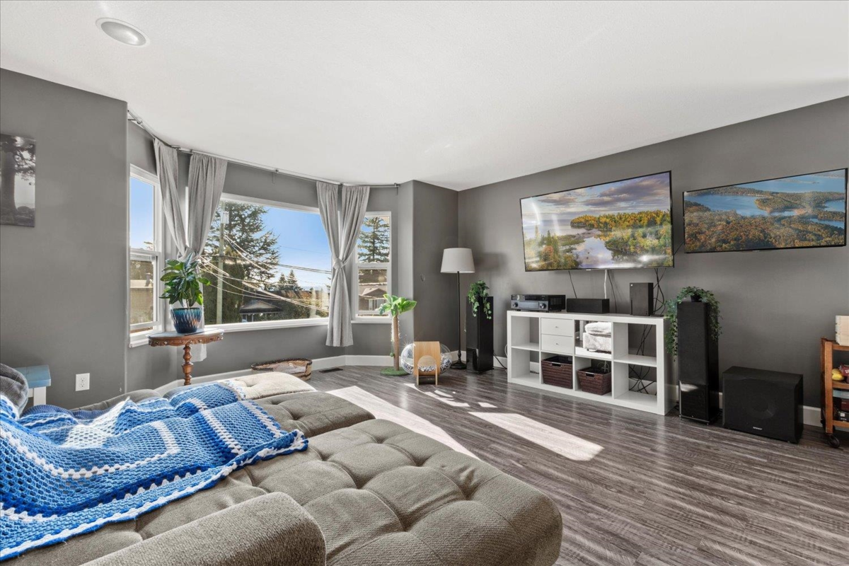 Breakfast Nook Photo of 32747 Mcrae Avenue, Mission, BC