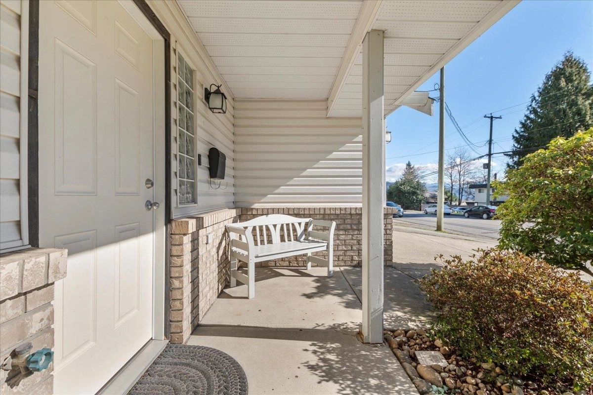 Dining Area Photo of 32747 Mcrae Avenue, Mission, BC