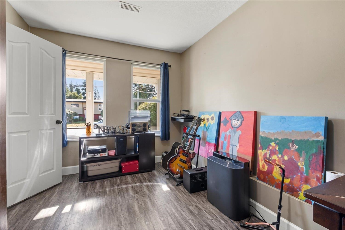 Garden / Landscaping Photo of 32747 Mcrae Avenue, Mission, BC