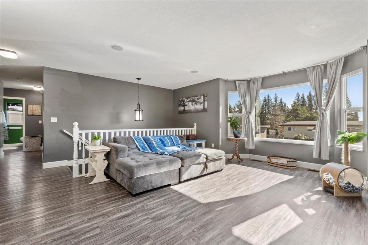 Kitchen Island Photo of 32747 Mcrae Avenue, Mission, BC