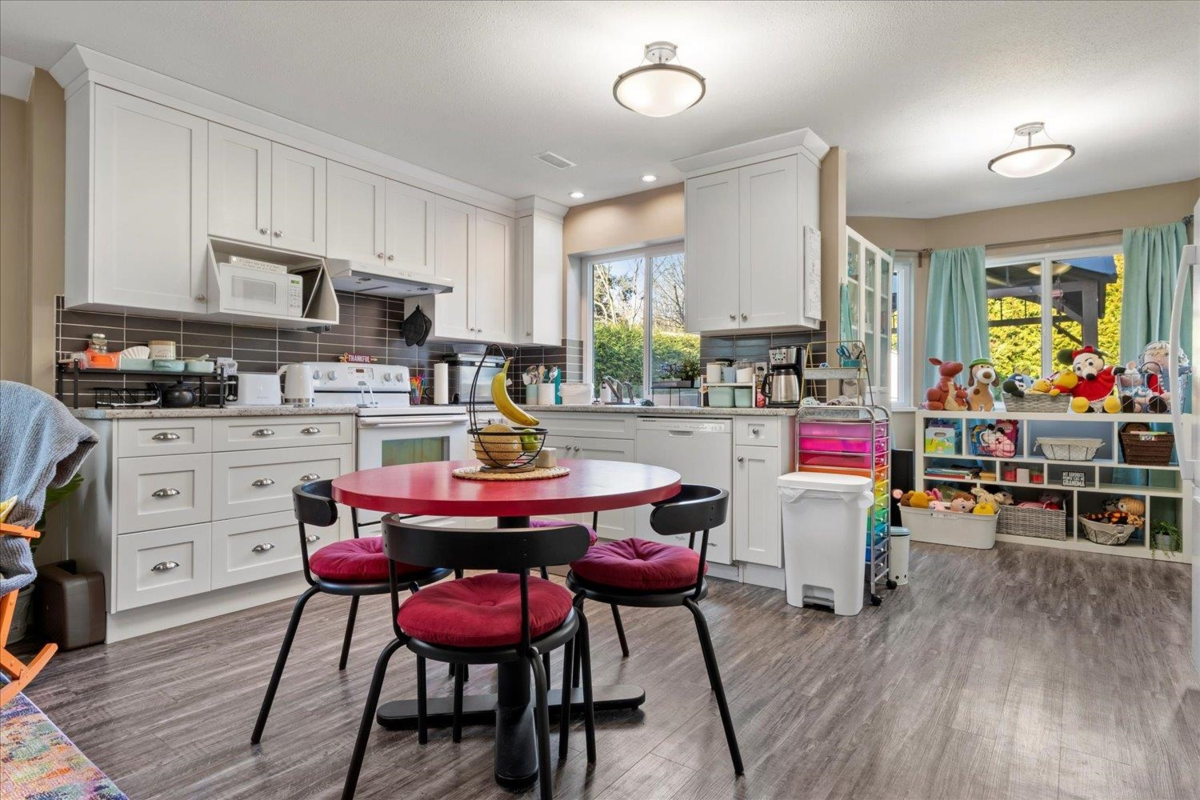 Outdoor Kitchen Photo of 32747 Mcrae Avenue, Mission, BC