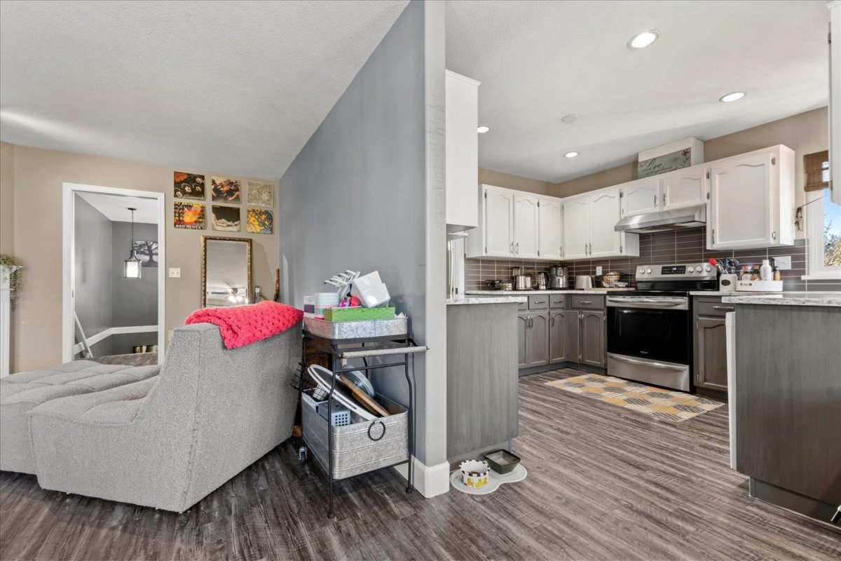 Powder Room Photo of 32747 Mcrae Avenue, Mission, BC