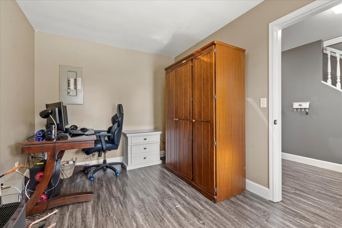 Swimming Pool Photo of 32747 Mcrae Avenue, Mission, BC