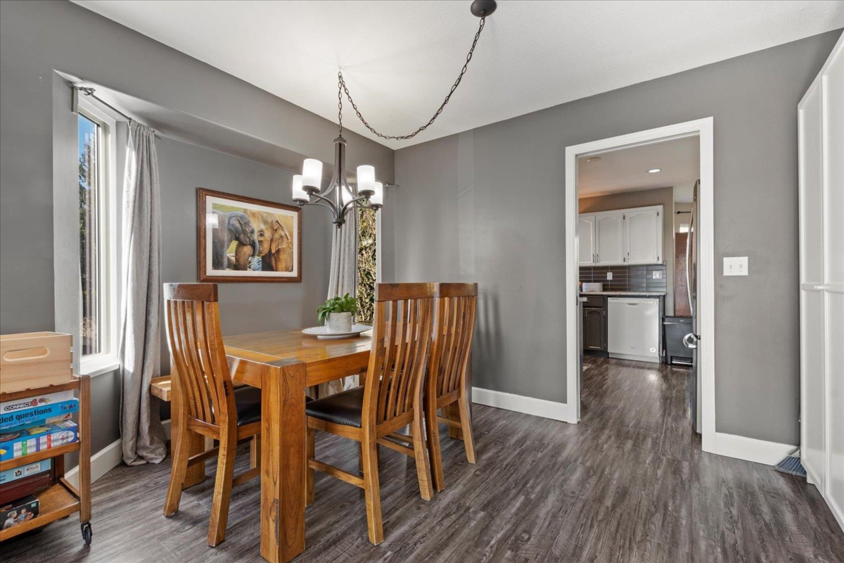 Walk-In Closet Photo of 32747 Mcrae Avenue, Mission, BC