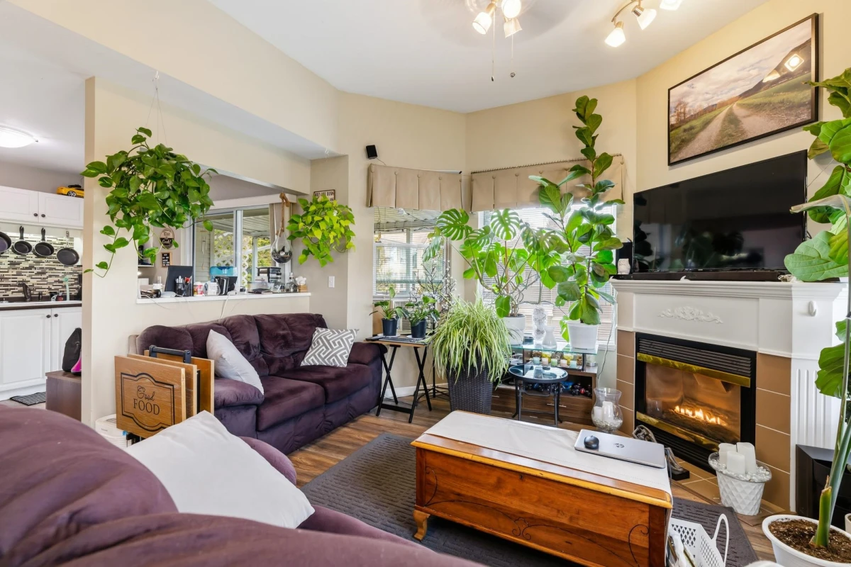 Dining Area Photo of 309 7554 Briskham Street, Mission, BC