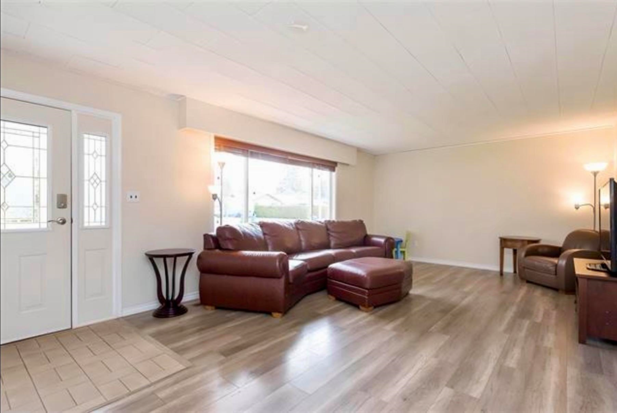 Breakfast Nook Photo of 7413 Leary Crescent, Chilliwack, BC