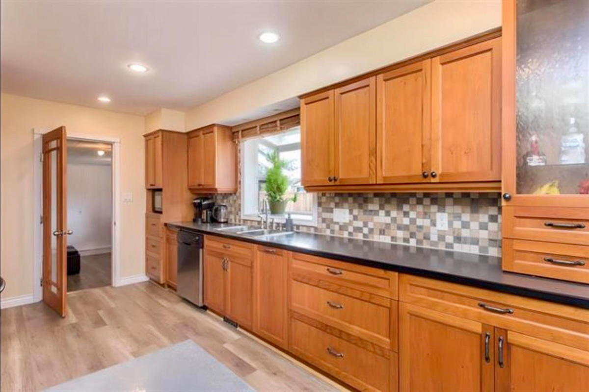 Kitchen Island Photo of 7413 Leary Crescent, Chilliwack, BC