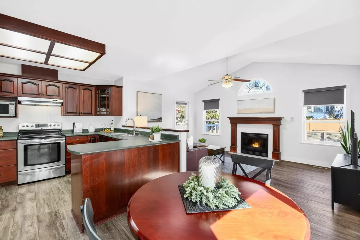 Breakfast Nook Photo of 23706 Tamarack Lane, Maple Ridge, BC