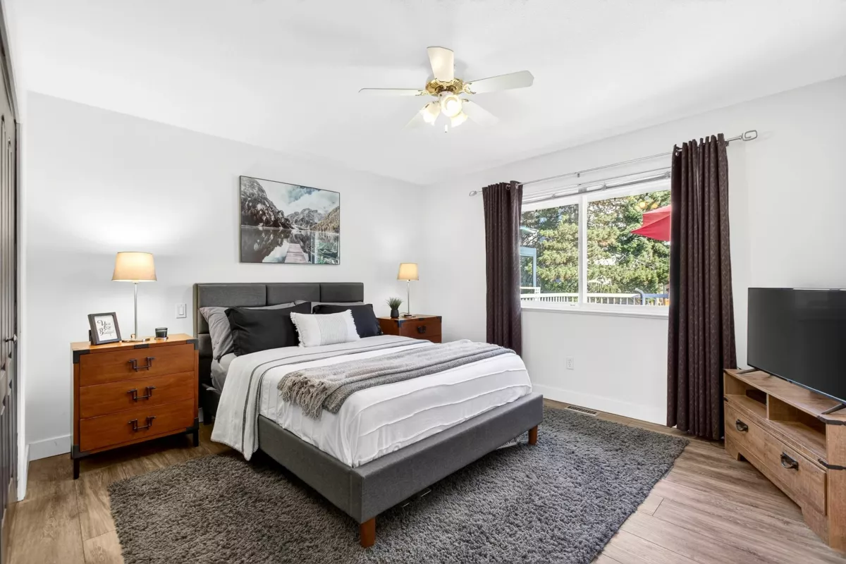 Guest Bathroom Photo of 23706 Tamarack Lane, Maple Ridge, BC