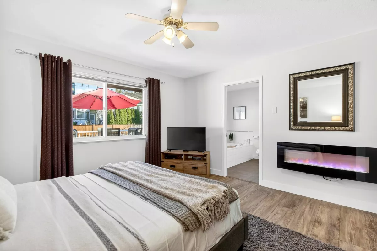 Powder Room Photo of 23706 Tamarack Lane, Maple Ridge, BC