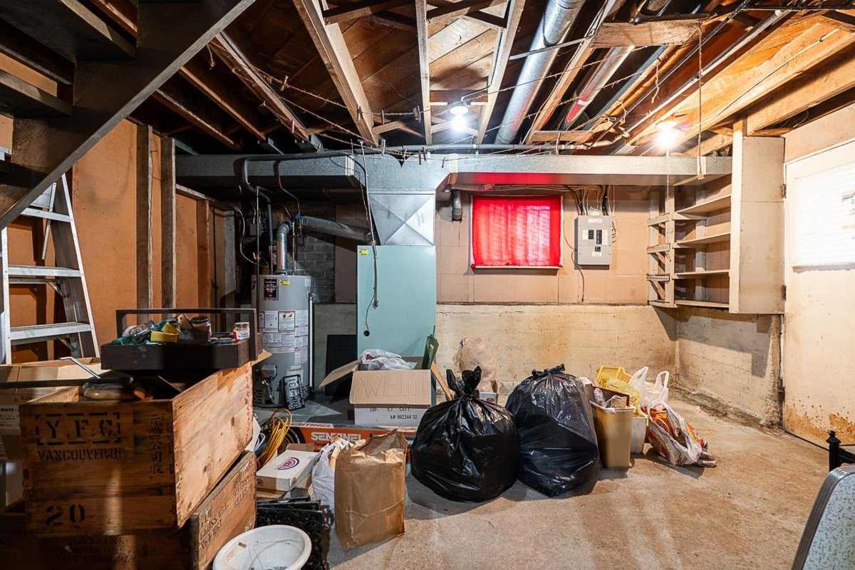Entry Foyer Photo of 3484 E 25th Avenue, Vancouver, BC