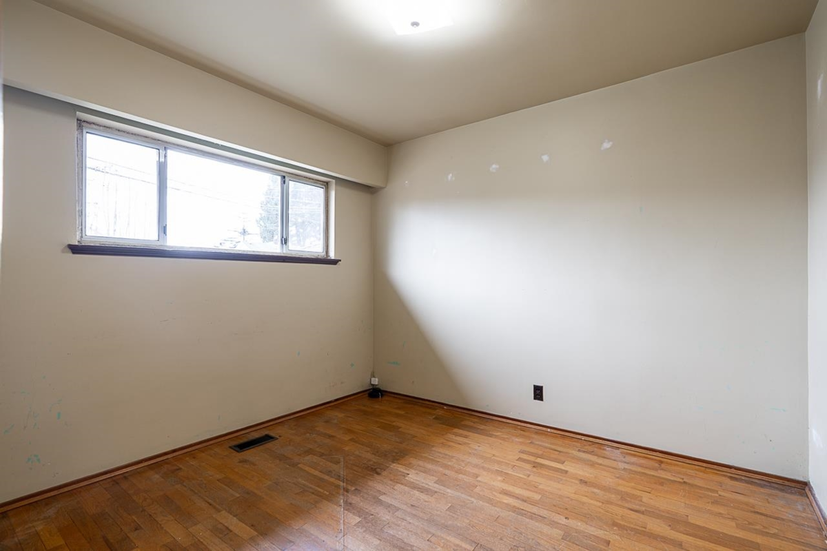 Powder Room Photo of 3484 E 25th Avenue, Vancouver, BC