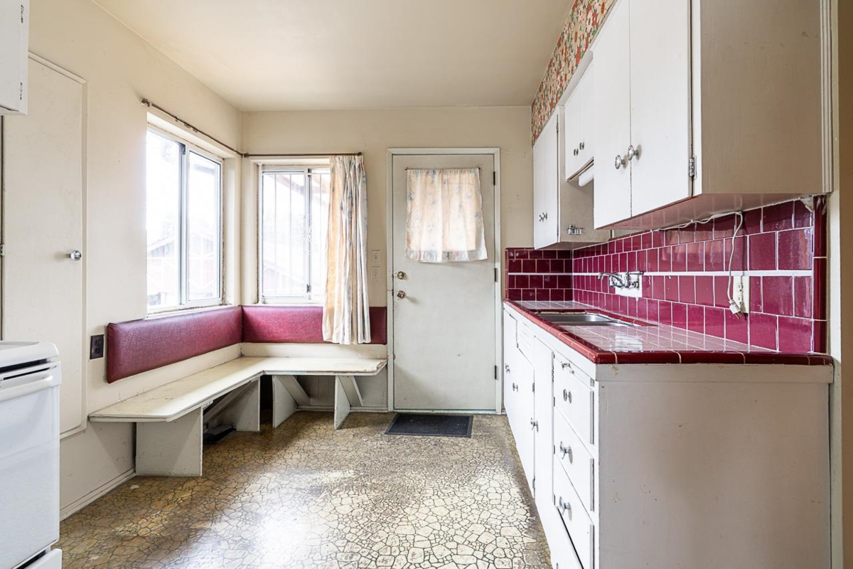 Primary Bathroom Photo of 3484 E 25th Avenue, Vancouver, BC