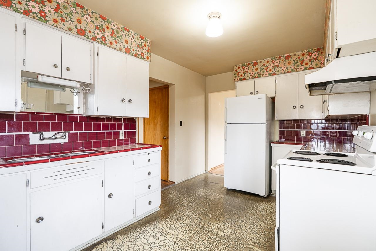 Walk-In Closet Photo of 3484 E 25th Avenue, Vancouver, BC