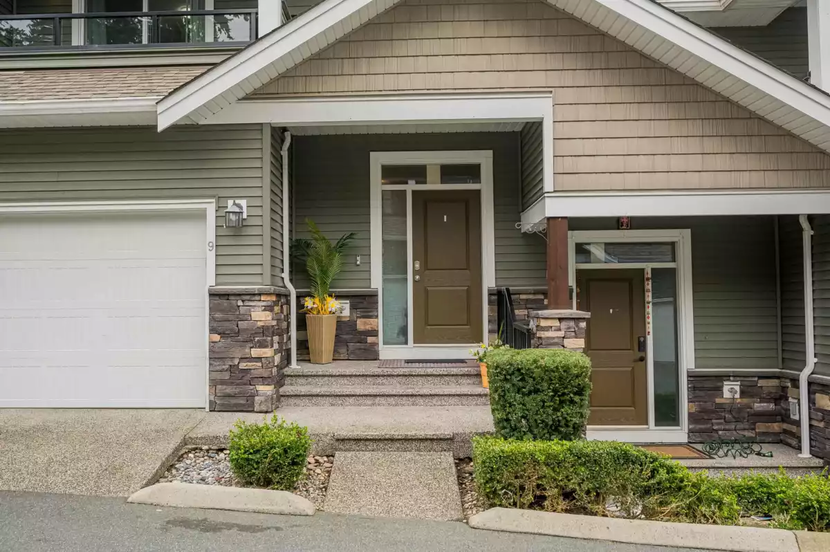 Dining Area Photo of 9 34130 Old Yale Road, Abbotsford, BC
