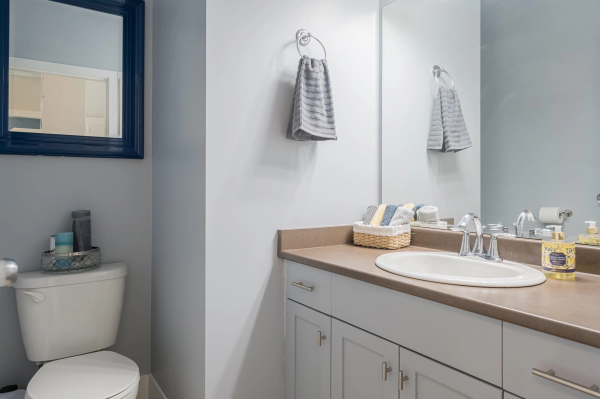 Powder Room Photo of 9 34130 Old Yale Road, Abbotsford, BC