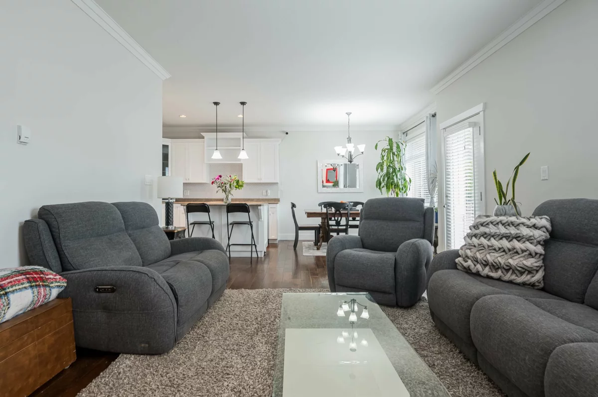 Primary Bathroom Photo of 9 34130 Old Yale Road, Abbotsford, BC