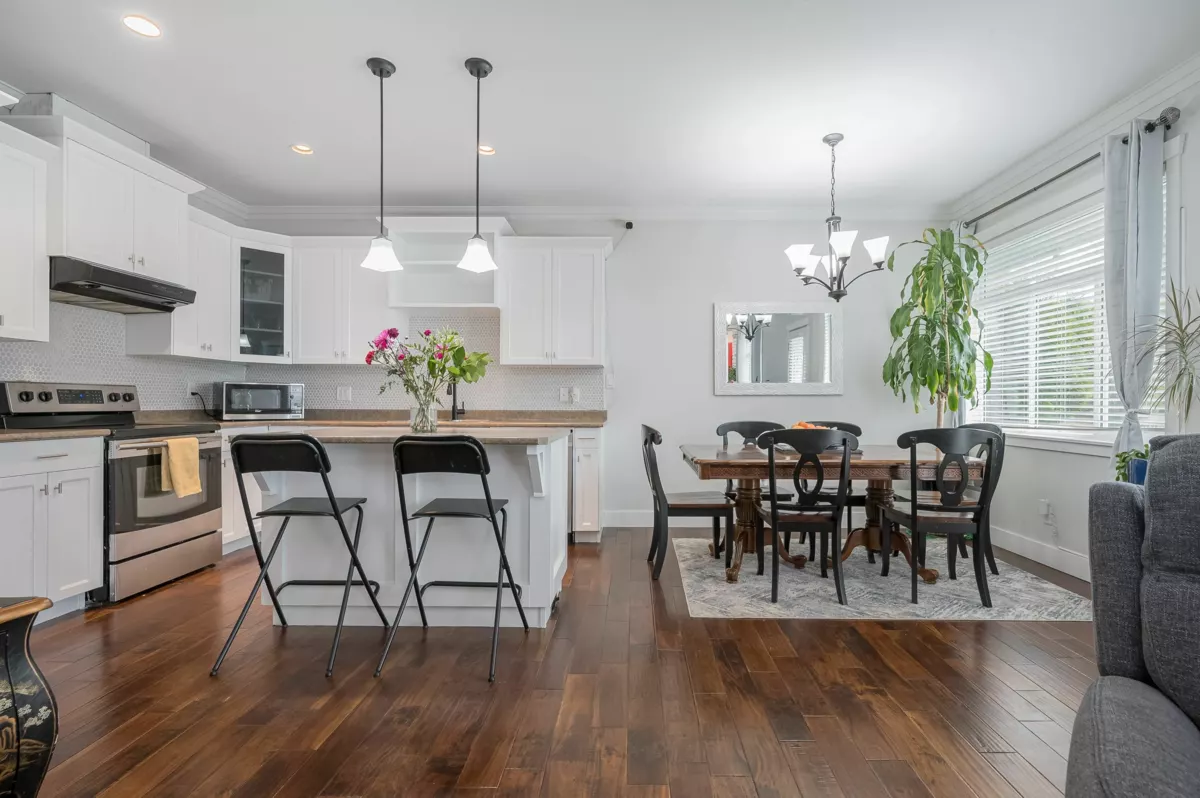 Walk-In Closet Photo of 9 34130 Old Yale Road, Abbotsford, BC